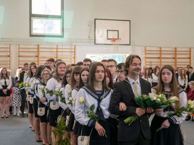 Elballagtak a sárvári végzős középiskolások