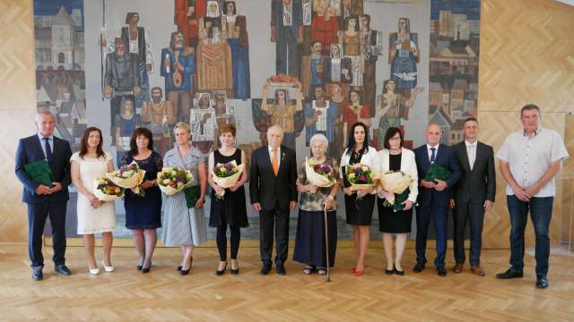 Pedagógusnapi kitüntetéseket adtak át a sárvári Városházán