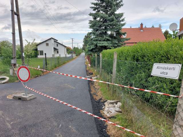Aszfaltburkolatot kapott az Almáskerti utca