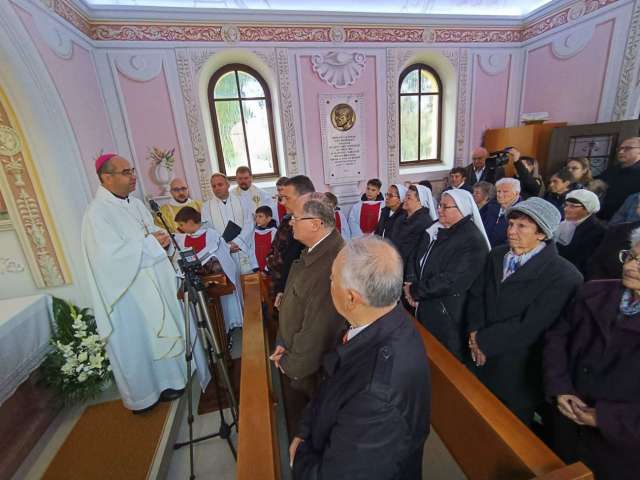 Megáldották a felújított Kis Szent Teréz kápolnát