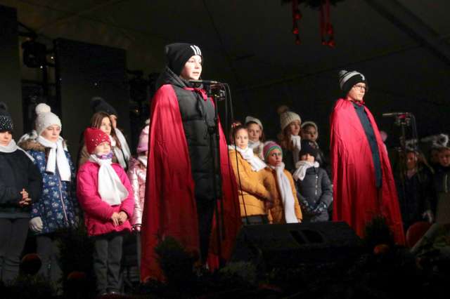 FELLOBBANT AZ ELSŐ GYERTYALÁNG!