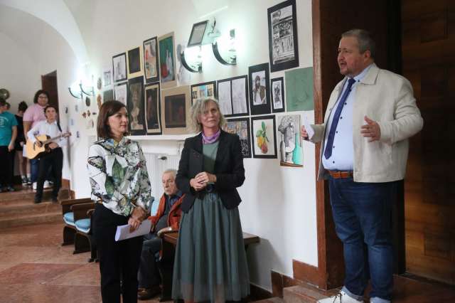 Gimigaléria – A Tinódi Gimnázium diákjainak alkotásaiból nyílt kiállítás a Nádasdy-várban