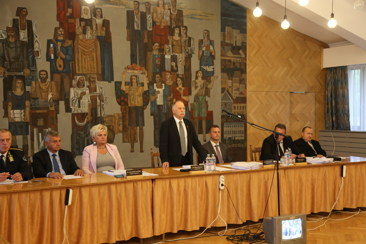 A képviselők a testületi ülésen döntöttek a Bursa Hungarica Önkormányzati ösztöndíjpályázathoz való csatlakozásról.