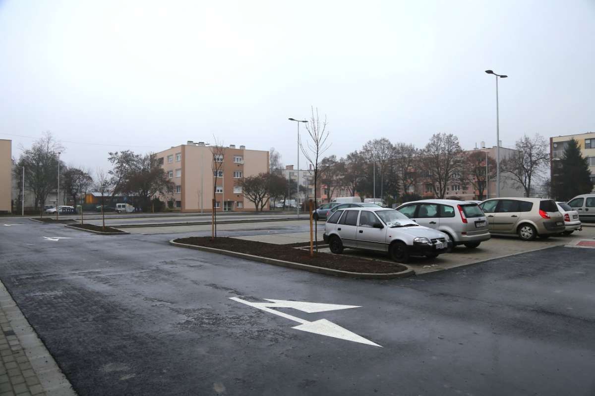 Elkészült a 142 gépjármű befogadására alkalmas Dózsa utcai parkoló