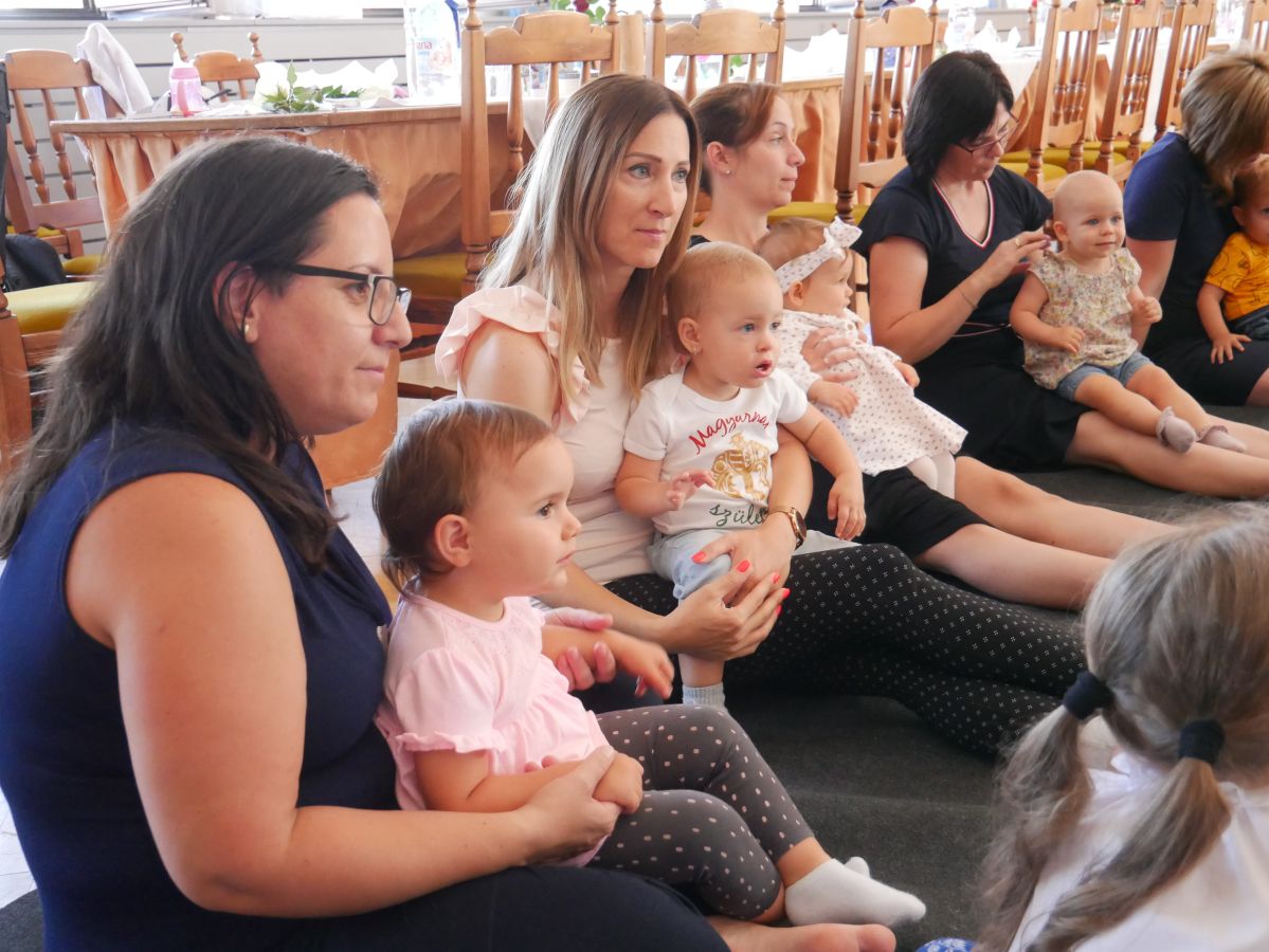 Az édesanyákat köszöntötték a sárvári Városházán