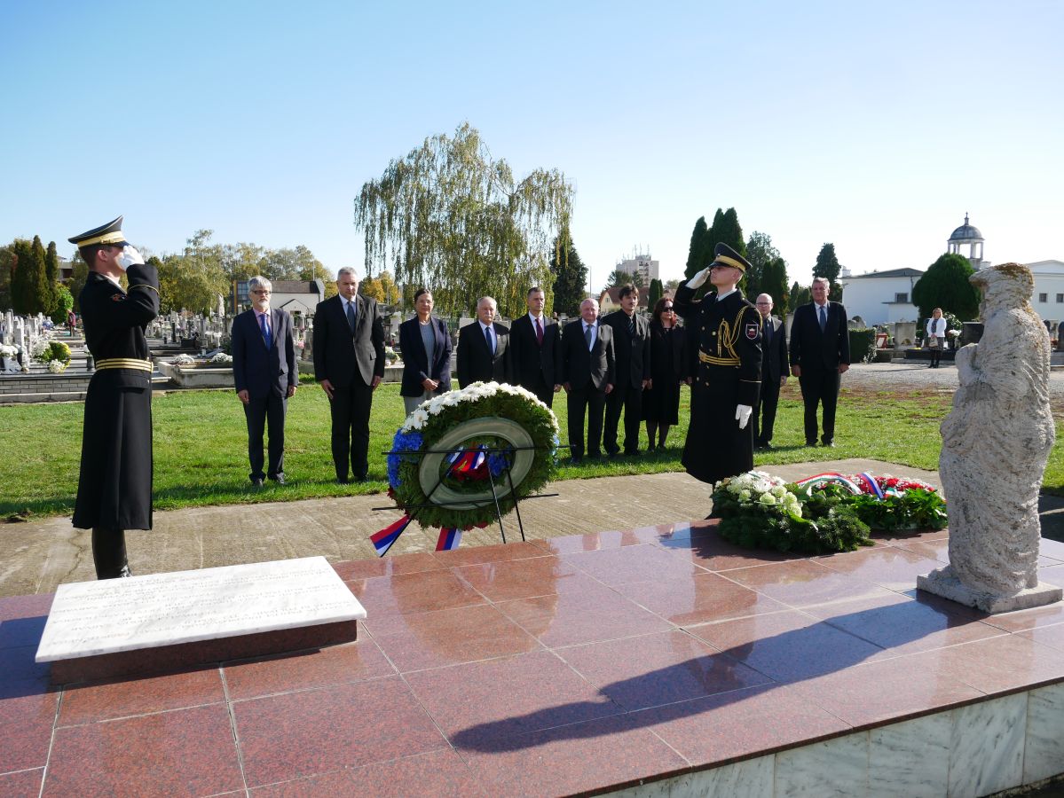 A Soproni utcai temetőben közös fejhajtással emlékeztek az áldozatokra