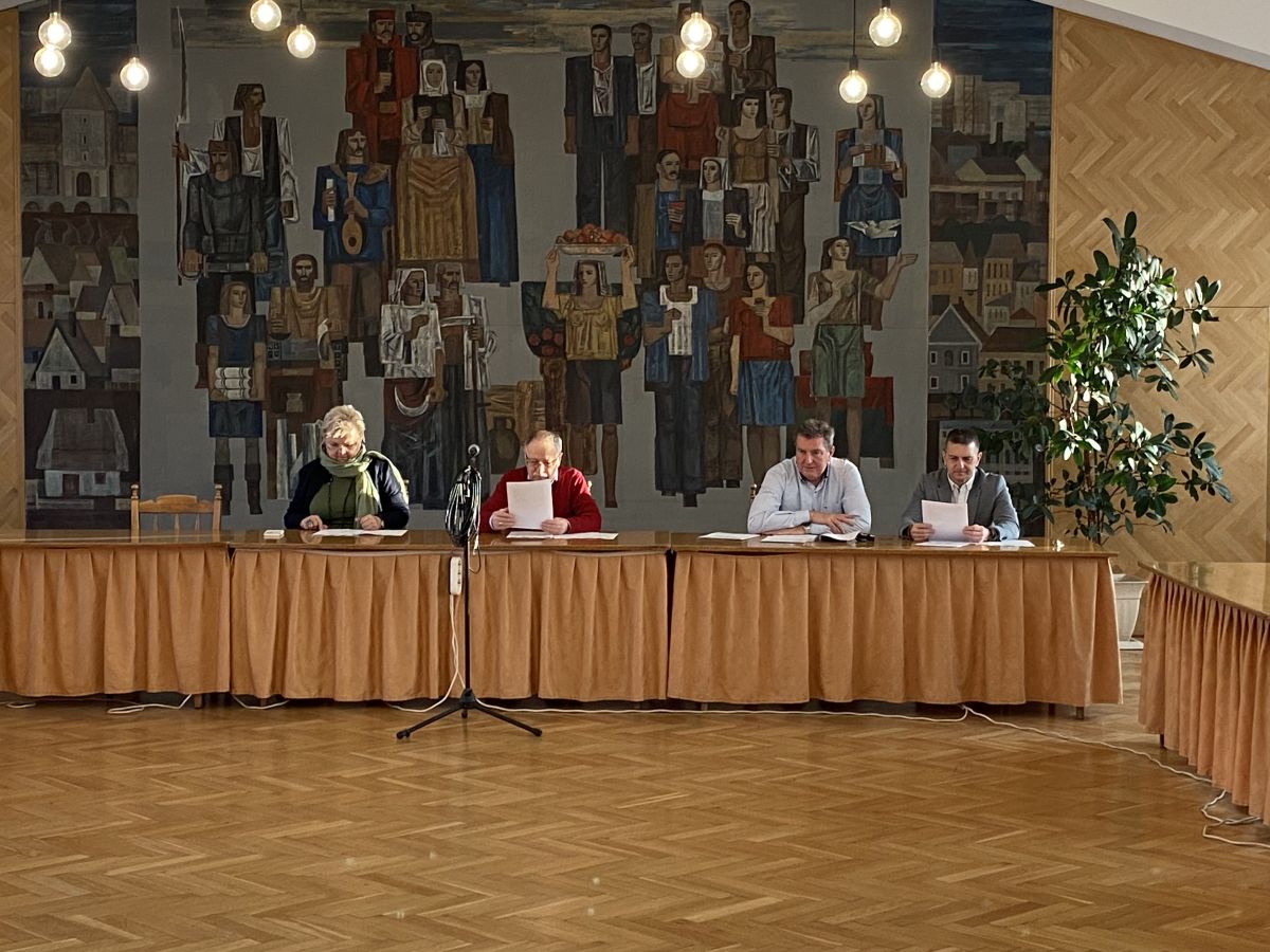 Dr. Szijártó Valéria, Kondora István, Szabó Zoltán és Dr. Máhr Tivadar az ülésen