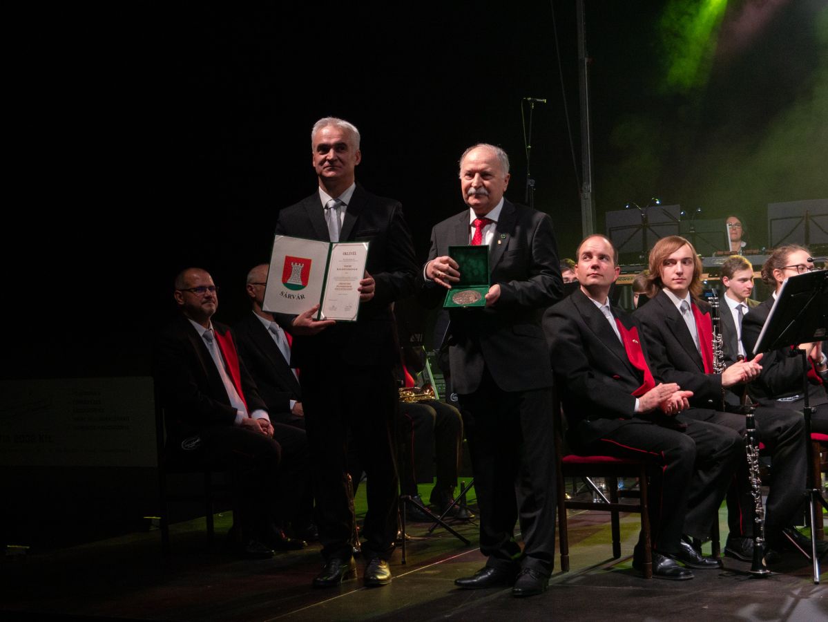 Kondora István átadta Sárvár Város Polgármesterének Jubileumi Emlékérmét