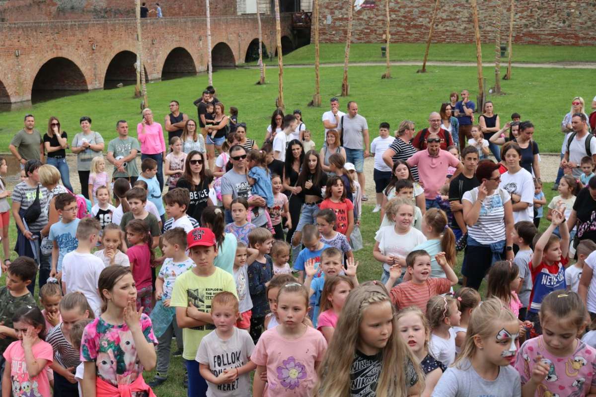 A Sárvári Gyermeknap rendezvénysorozatának egyik helyszíne a Várpark volt