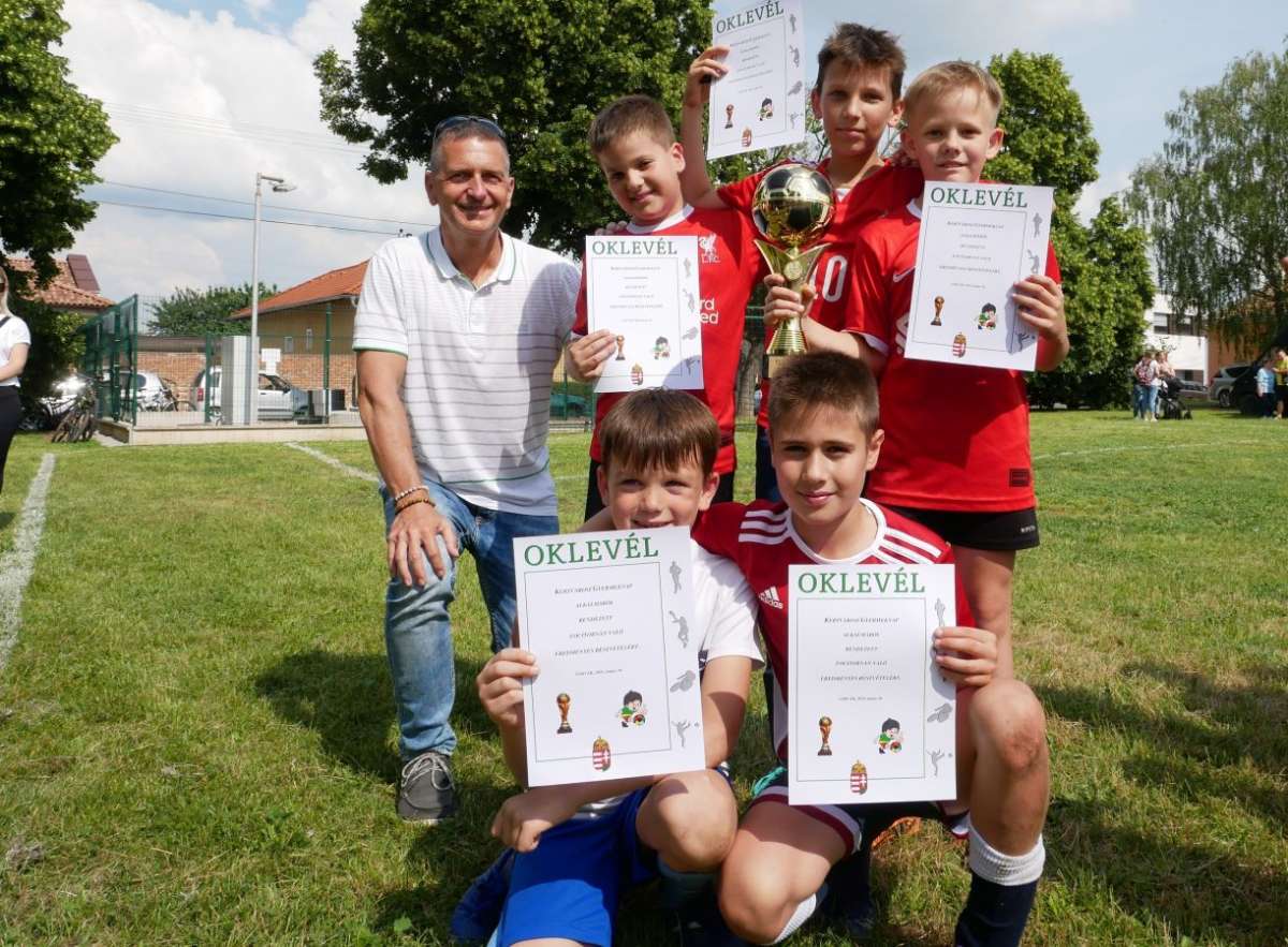 A Kertváros Bajnoka címet a Főnix FC I. csapat nyerte, de minden résztvevőnek jutott egy serleg