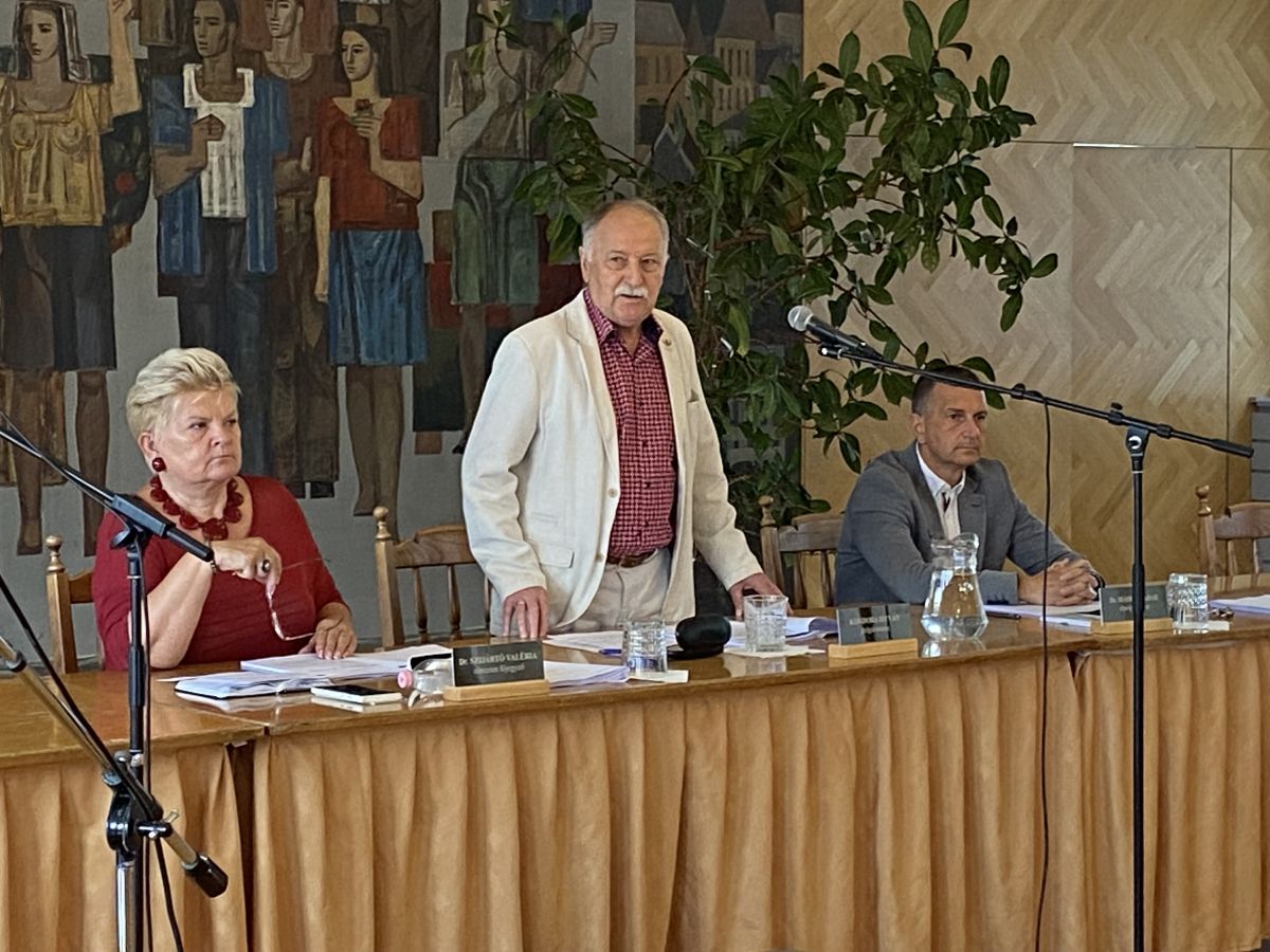 dr. Szijártó Valéria, Kondora István és Dr. Máhr Tivadar az ülésen