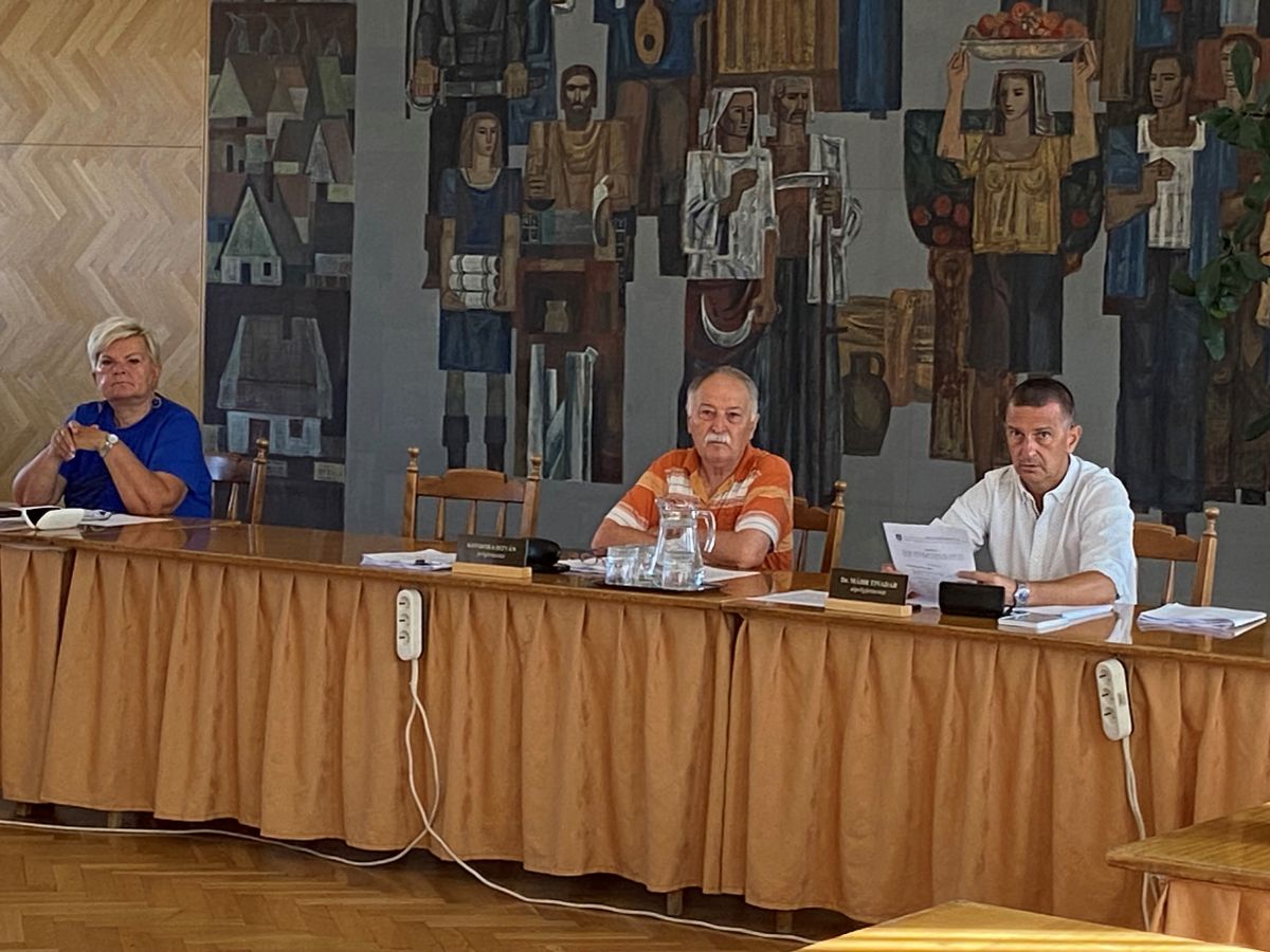 dr. Szijártó Valéria, Kondora István és Dr. Máhr Tivadar az ülésen