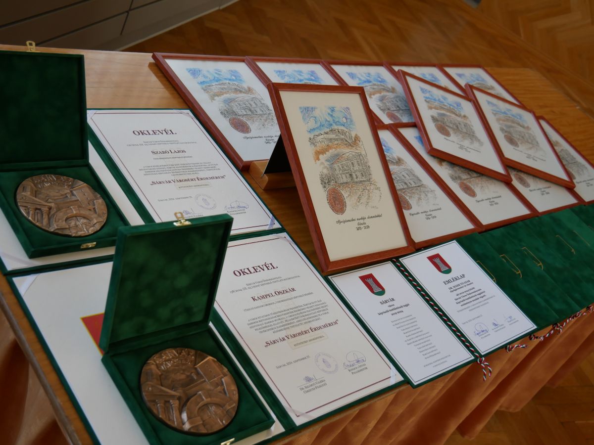 Kampel Oszkár ls Szabó Lajos Sárvár Városért Érdemérmet kapott