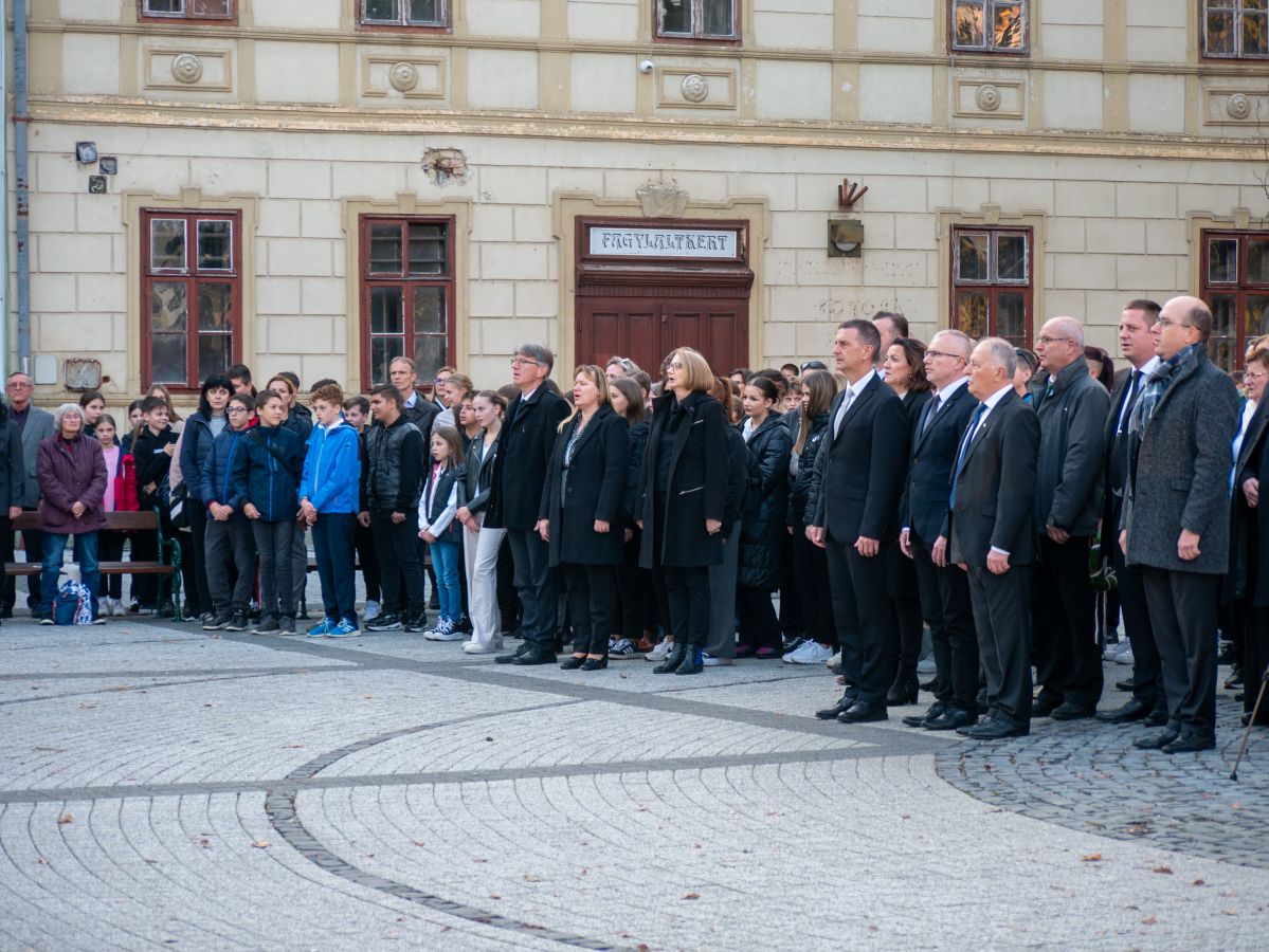 A Kossuth téren gyűltek össze a megemlékezők