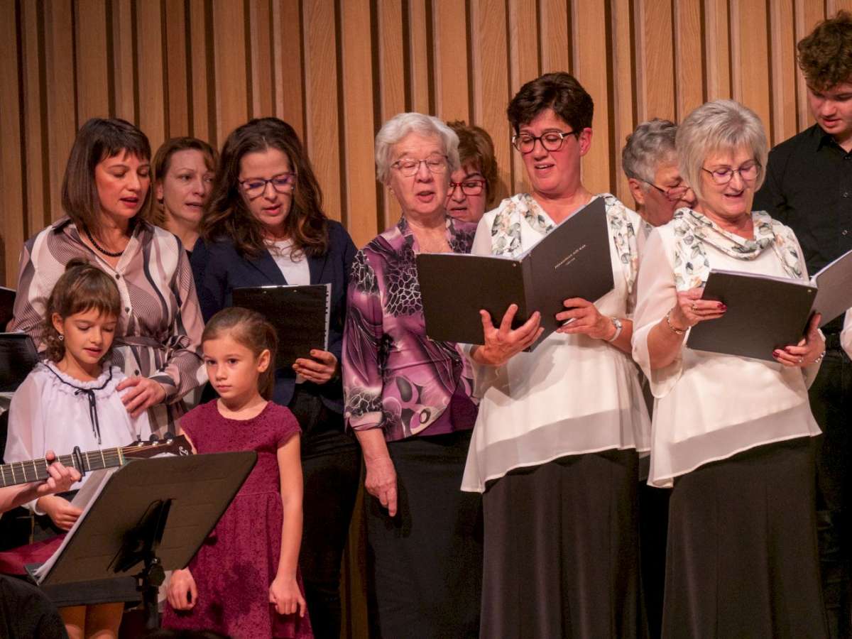Generációk énekeltek együtt a jubileumi hangversenyen