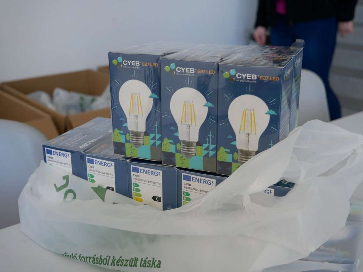 Átadták az ingyenes LED csomagokat