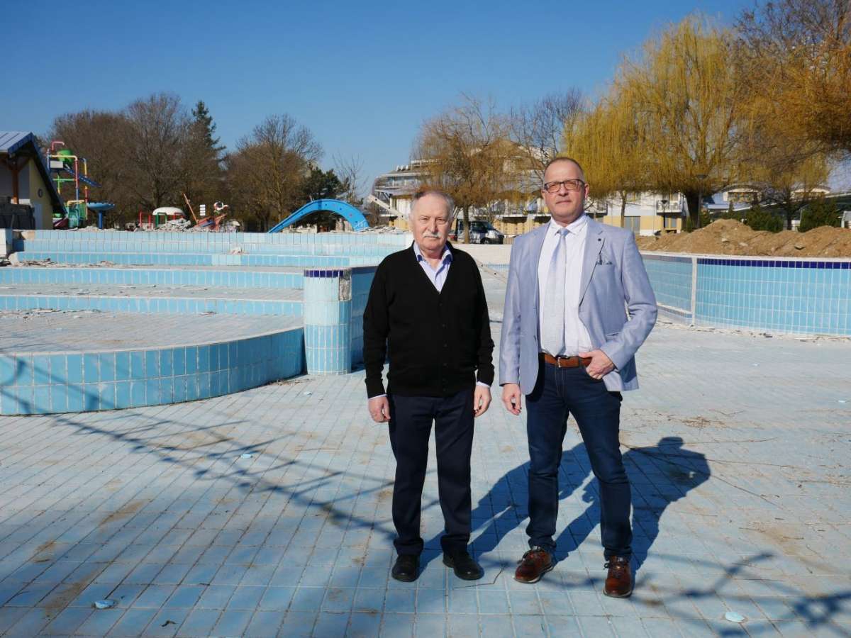 Kondora István és Kántás Zoltán adott tájékoztatást a kültéri munkálatokról