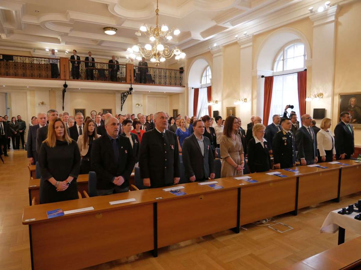 A Vármegyeháza Dísztermében köszöntötték a kitüntetteket