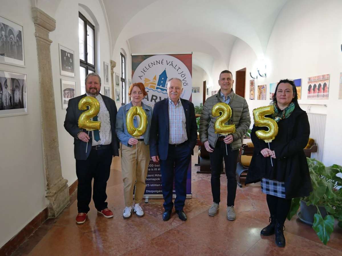 Takács Zoltán Bálint, dr. Fonyó Roberta, Kondora István, Dr. Máhr Tivadar és Molnár Andrea a sajtótájékoztatón
