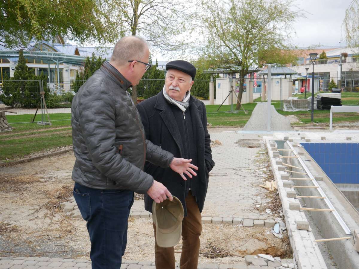 JÓ ÜTEMBEN HALAD A STRANDMEDENCE FELÚJÍTÁSA