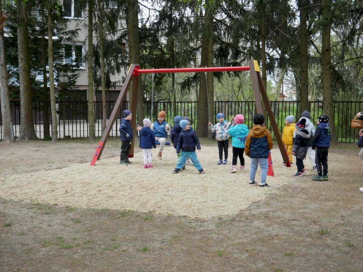 Új kültéri játékokat kapott a Vármelléki óvoda a városi bál adományából