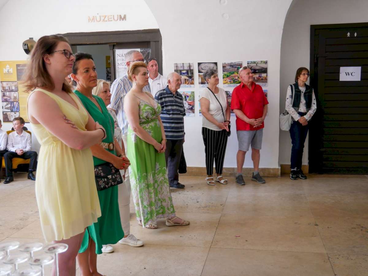 Megnyílt a mérföldkövek című kiállítás a vár aulájában