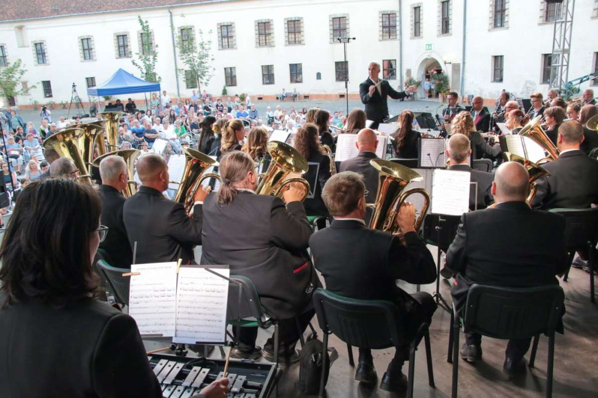 Kettős jubileumot ünnepelt a Sárvári Koncertfúvószenekar