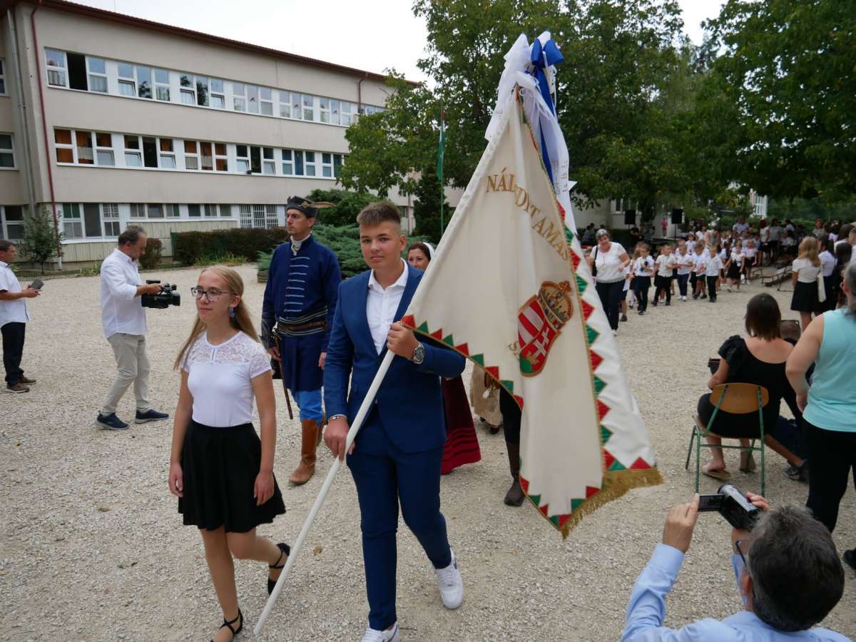 MEGNYITOTTA 50. TANÉVÉT A NÁDASDY ISKOLA