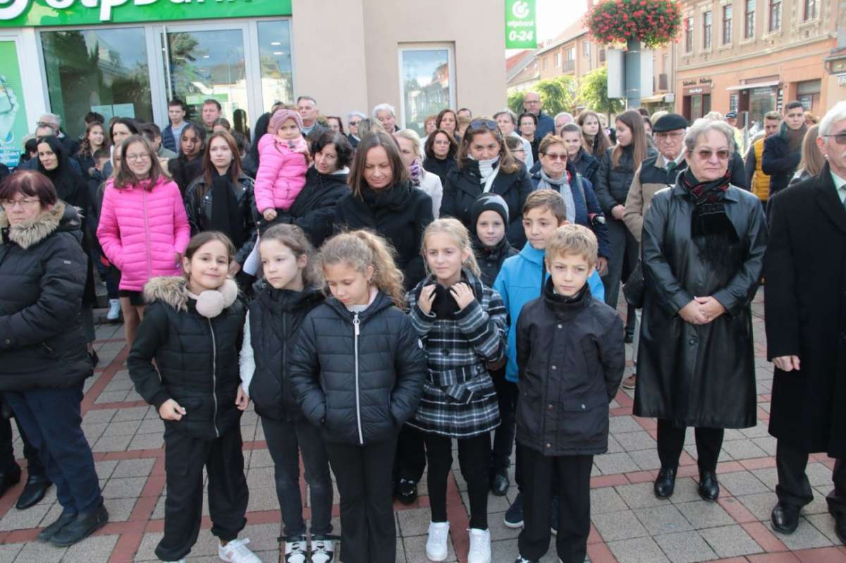 Az aradi vértanúkra és gróf Batthyány Lajosa emlékezett Sárvár