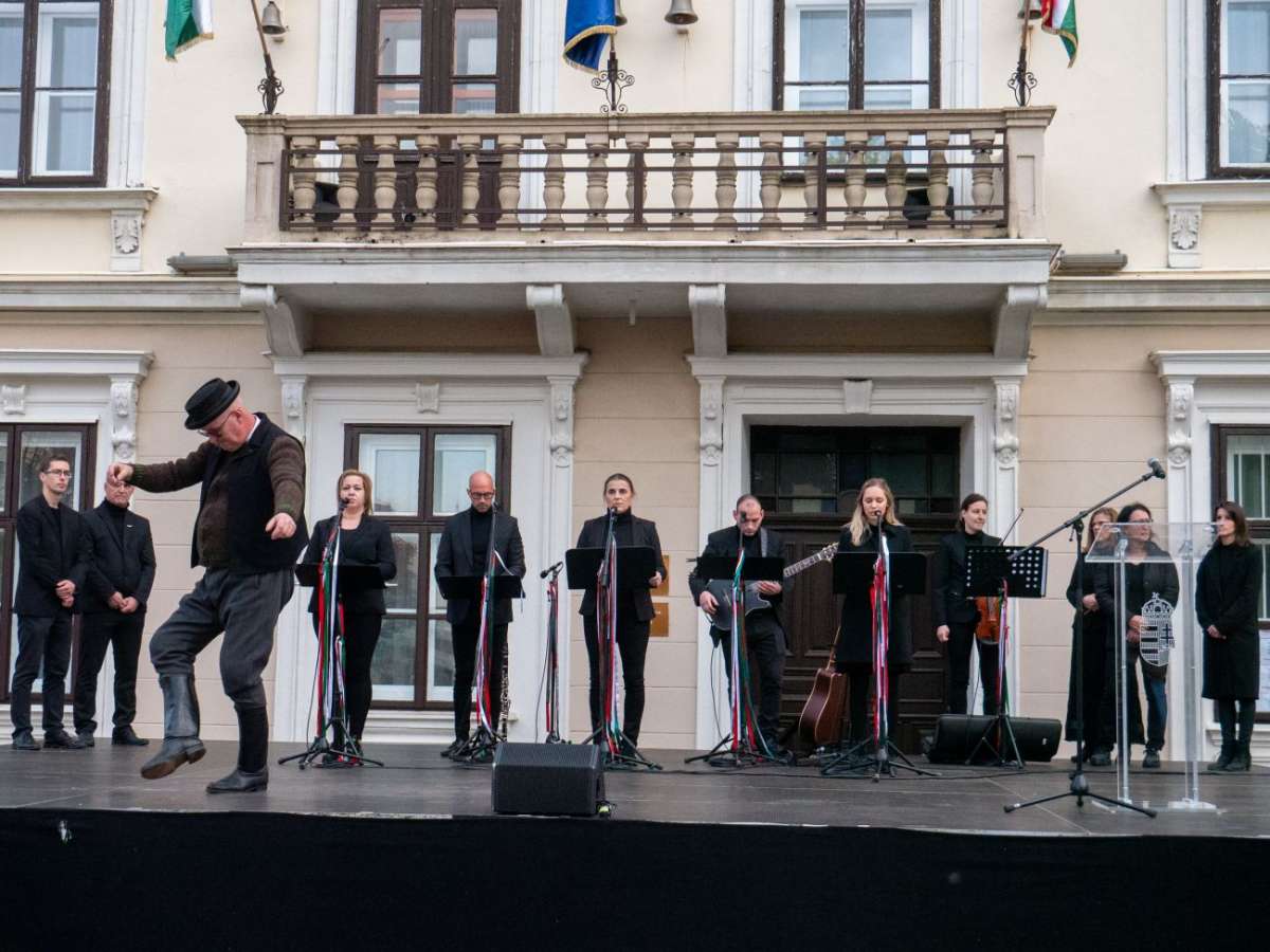 Október a sárvári hősök hónapja!