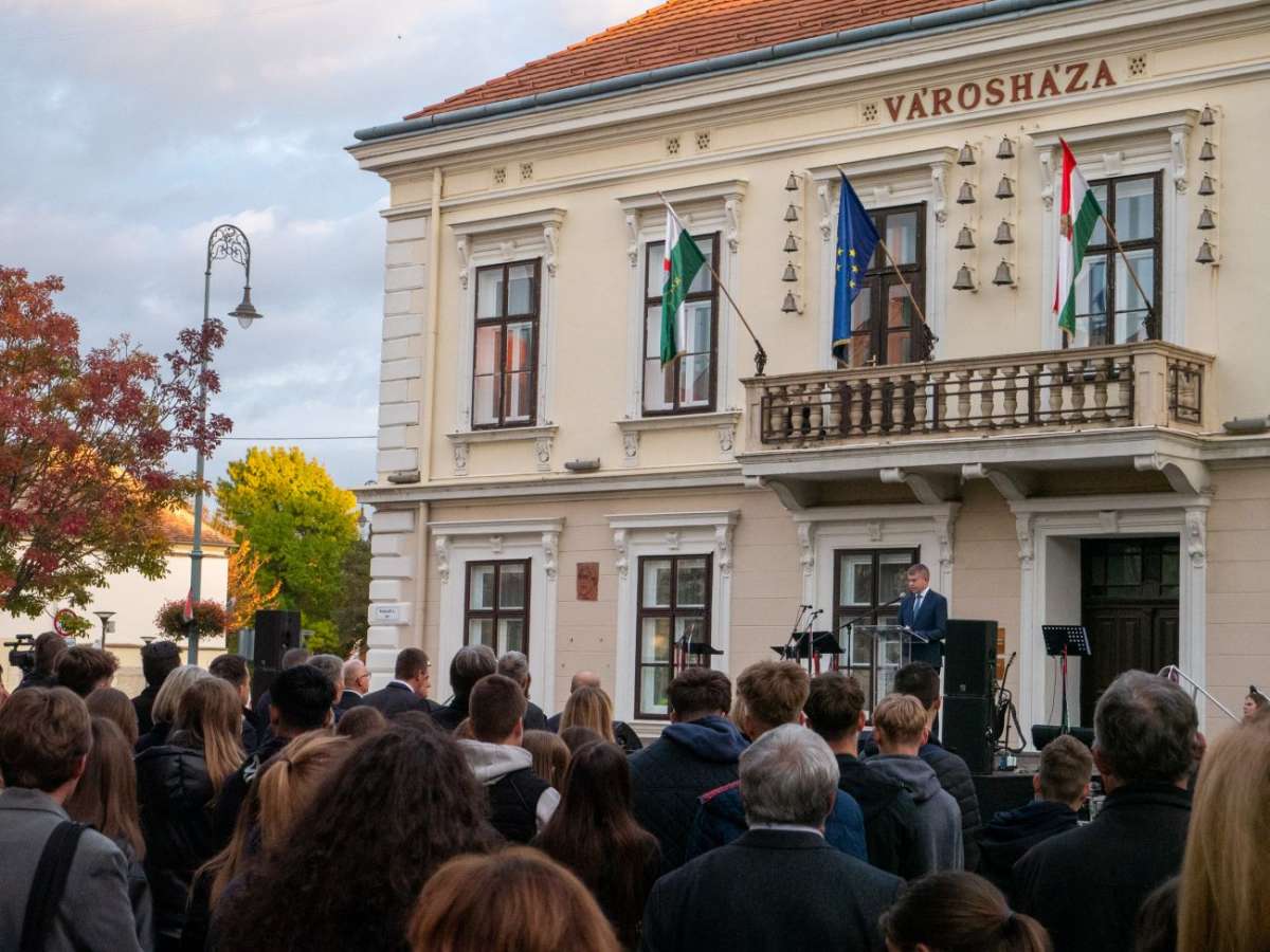 Október a sárvári hősök hónapja!