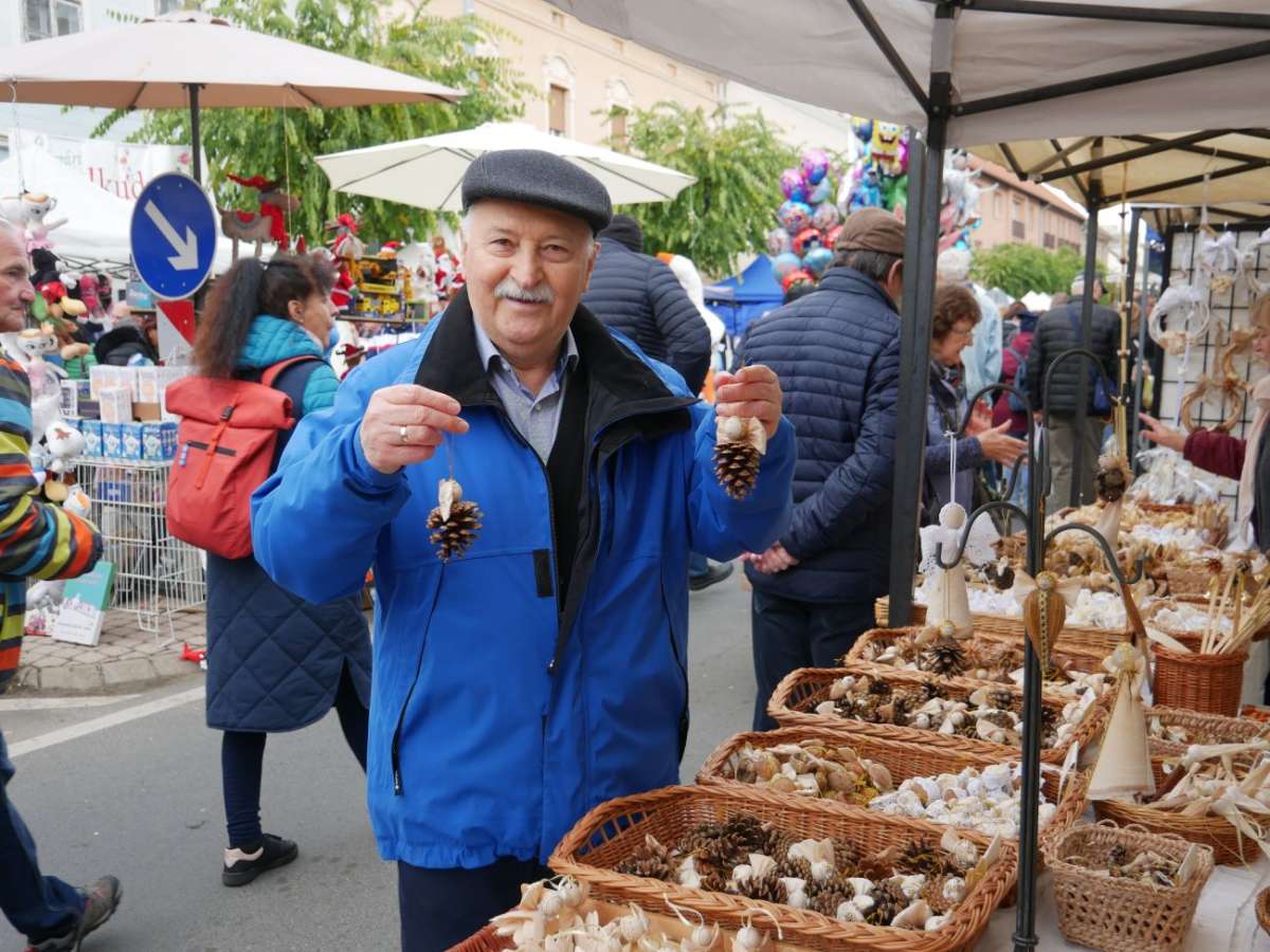 Vásári portékák, ízek, illatok, muzsikaszó töltötte meg a belváros utcáit
