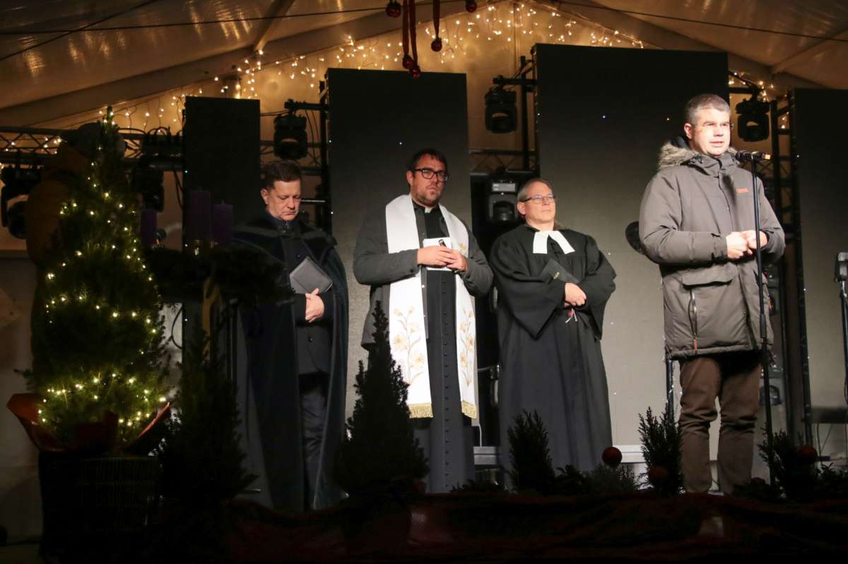 FELLOBBANT AZ ELSŐ GYERTYALÁNG!