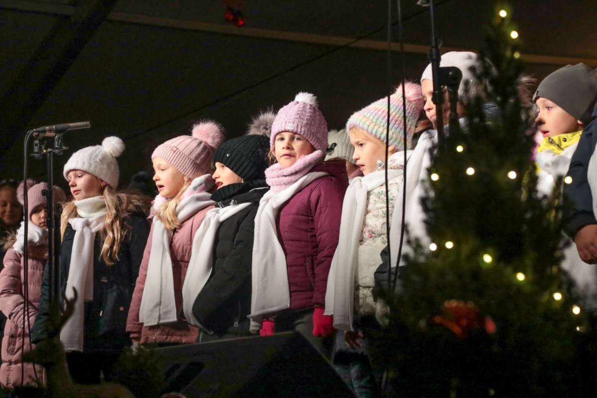 FELLOBBANT AZ ELSŐ GYERTYALÁNG!