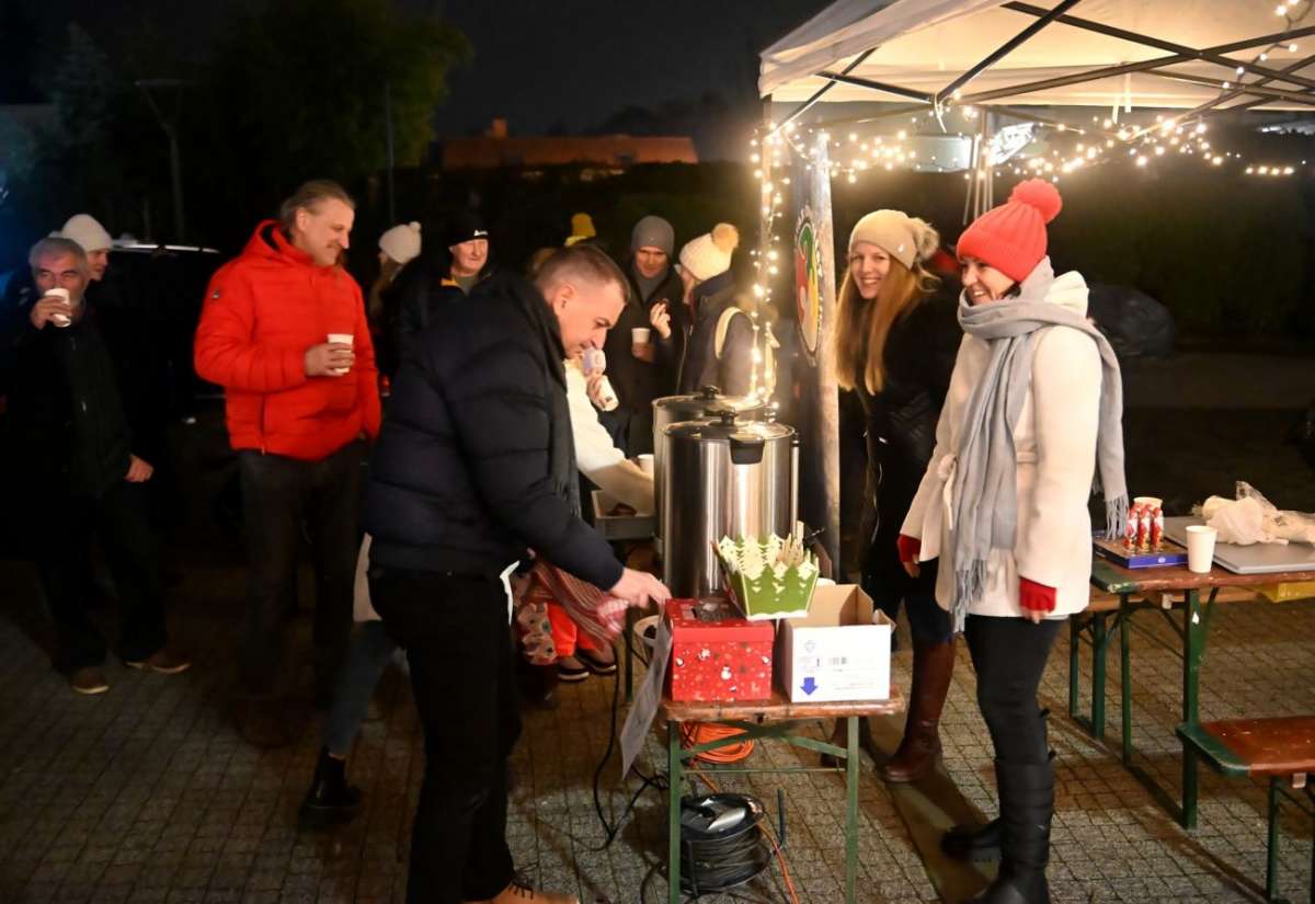 Fellobbant a negyedik adventi gyertyaláng