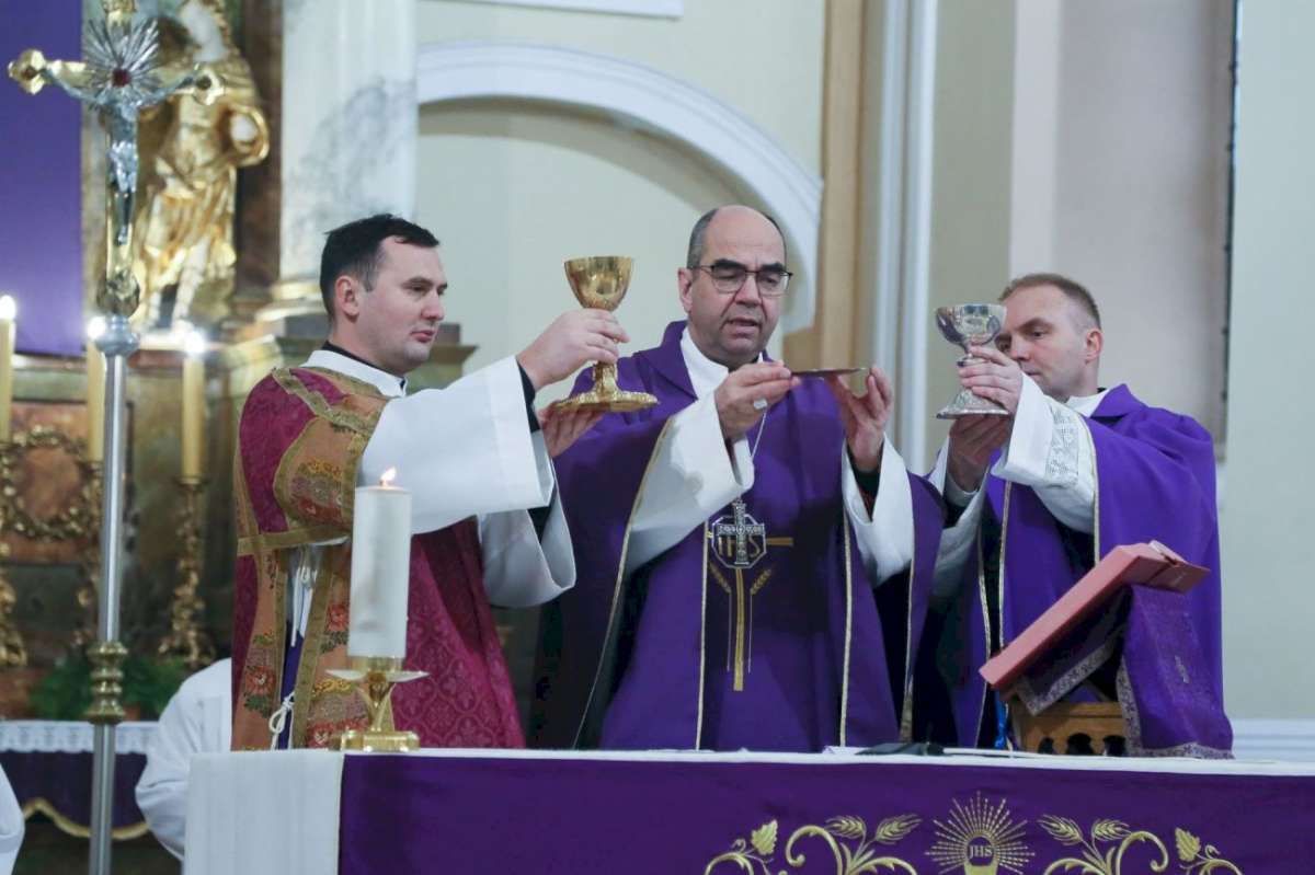 Püspöki szentmise nyitotta meg a Szent László-templom centenáriumi évét
