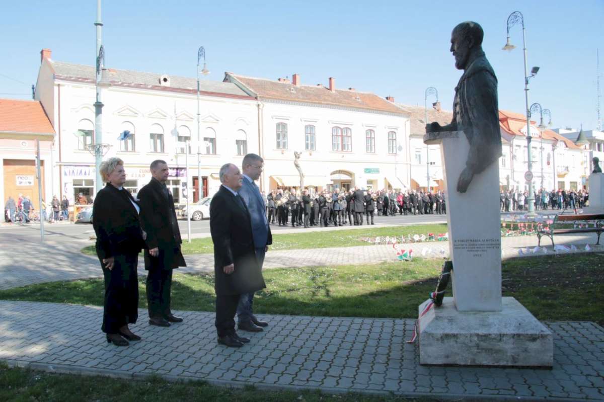 A nemzeti ünnepen azt kell keresni, ami összeköt!