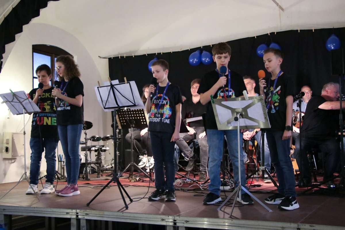 Egy nap az elfogadás jegyében - Autizmus világnapi program Sárváron