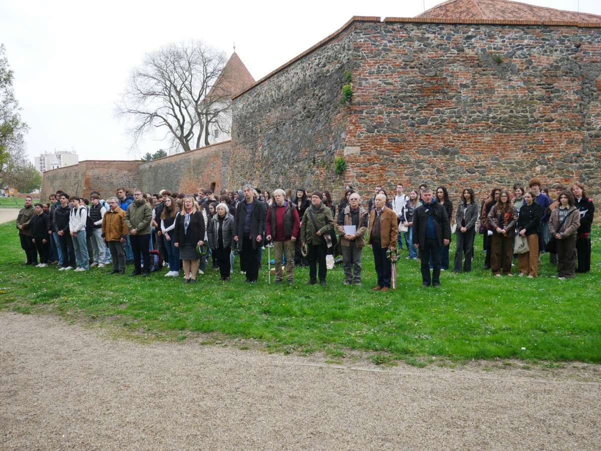 Ifjú irodalmárok Sárváron