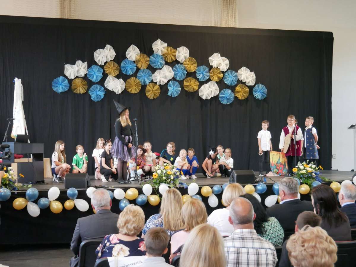 Gálaműsorral zárult a Nádasdy iskola jubileumi emlékéve