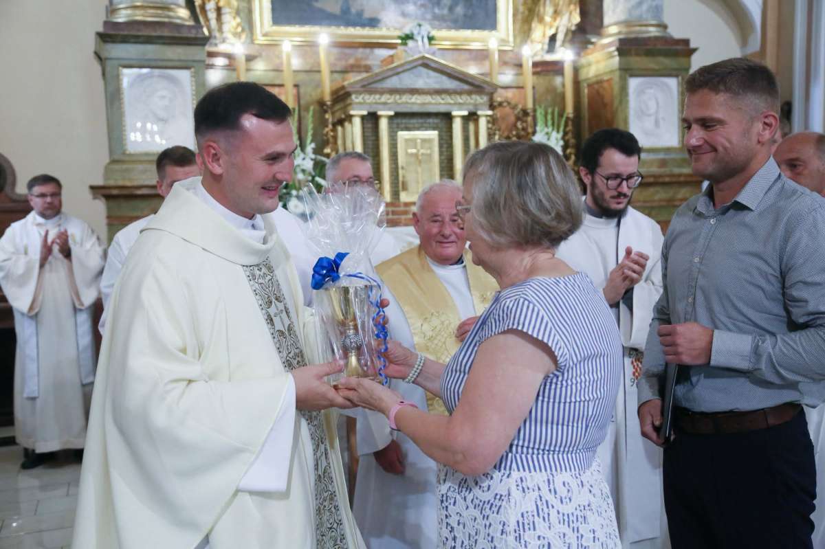 Megtartotta újmiséit Fábián András, Sárvár új káplánja