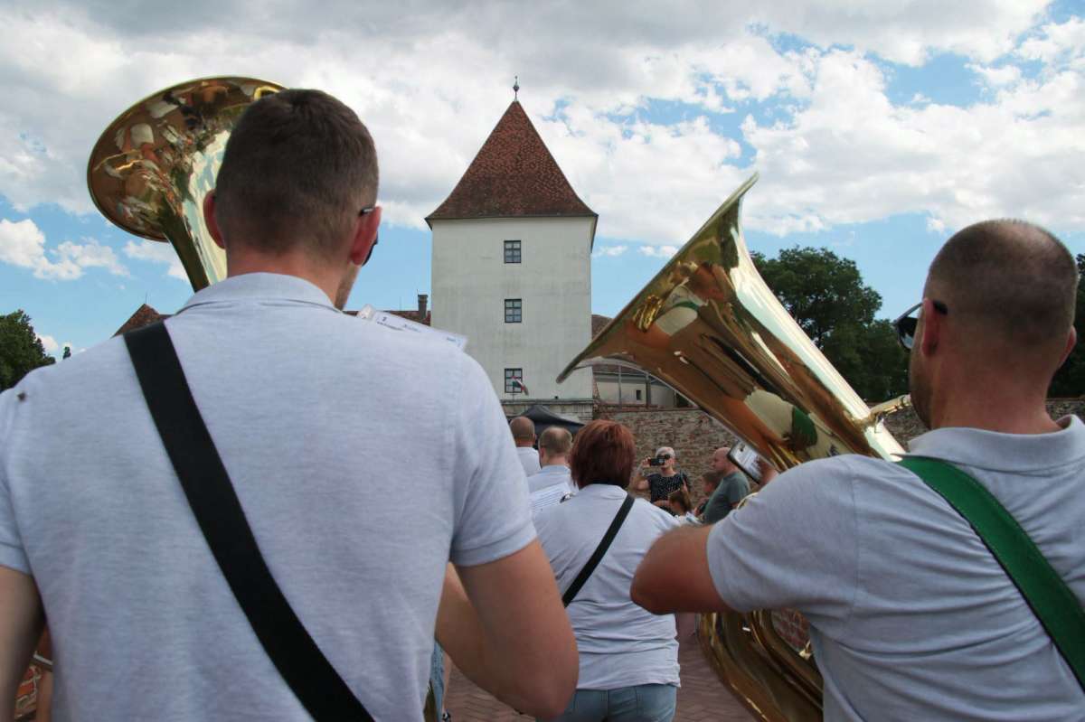 Fúvós ünnep a Nádasdy-várban – 26. alkalommal rendezték meg a Sárvári Fúvószenei Várfesztivált