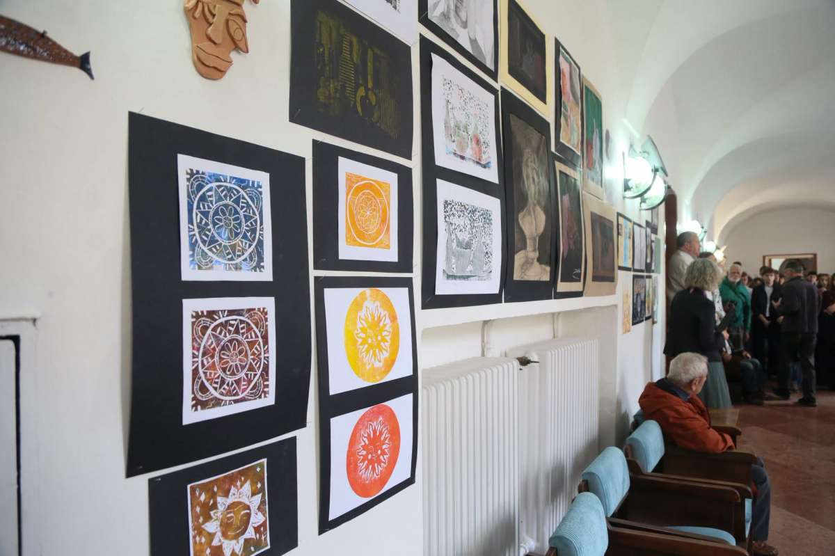 Gimigaléria – A Tinódi Gimnázium diákjainak alkotásaiból nyílt kiállítás a Nádasdy-várban