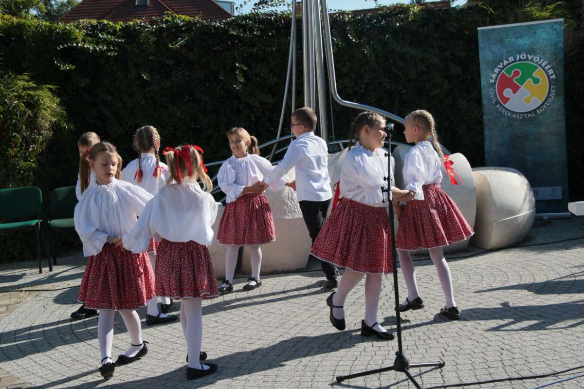 Őszi forgatag a civilekkel – Szent Mihály napját ünnepelték Sárváron