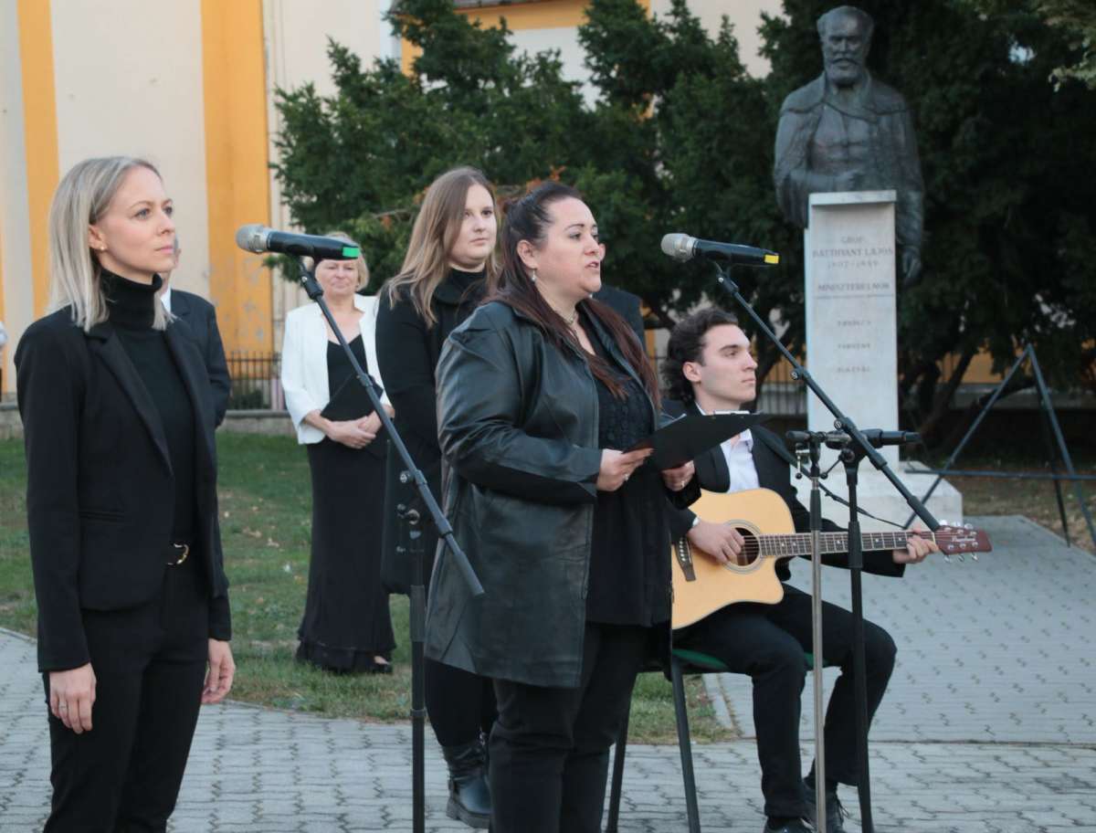 Gróf Batthyány Lajosra és az aradi vértanúkra emlékezett Sárvár