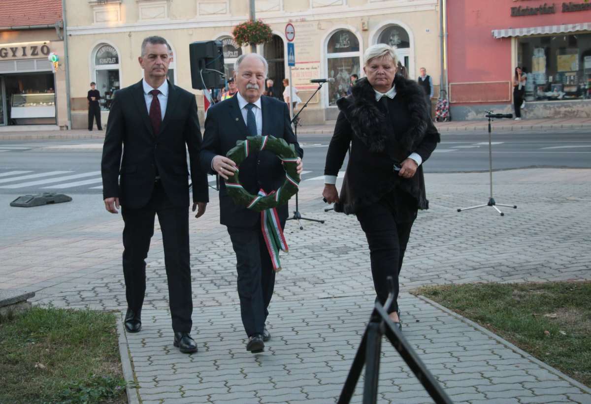 Gróf Batthyány Lajosra és az aradi vértanúkra emlékezett Sárvár
